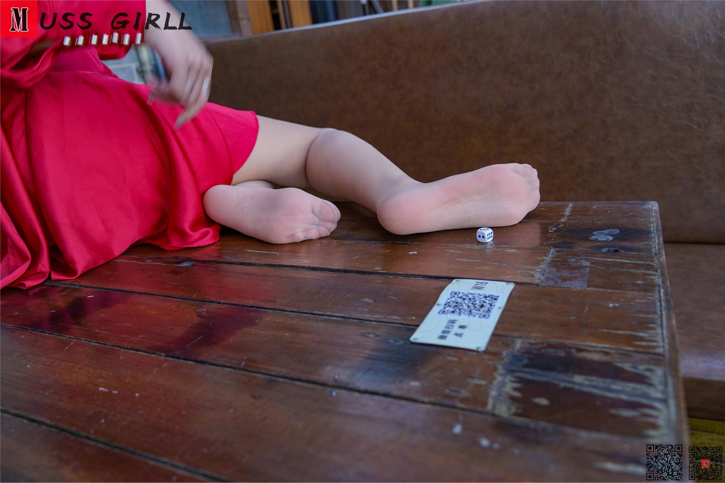 MussGirl慕丝女郎  NO.205 户外红色连衣裙肉丝高跟美女